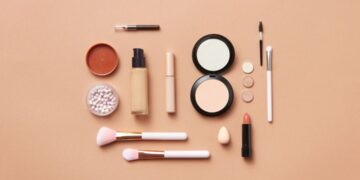 Alerta para utilização de maquiagens vencidas