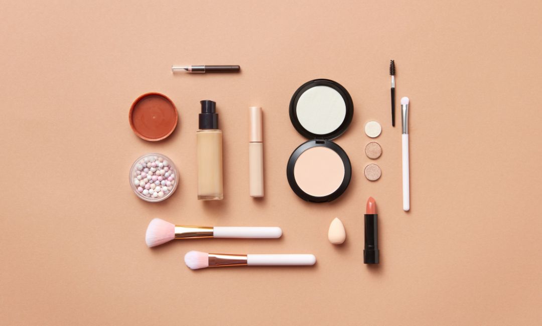 Alerta para utilização de maquiagens vencidas