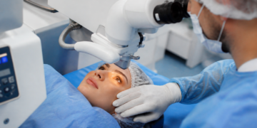 Cirurgia para parar de usar óculos